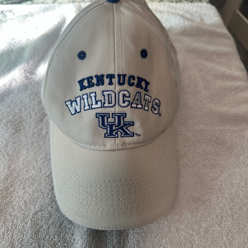 Kentucky Wildcat Beige and Blue Cap